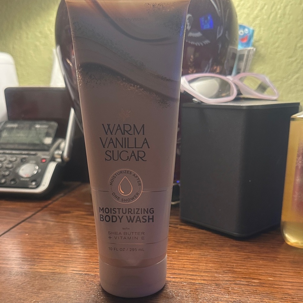 Bath & Body Works Warm Vanilla Sugar Body Wash - Brown